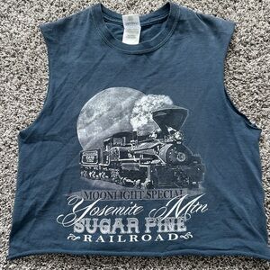 Cropped graphic tank